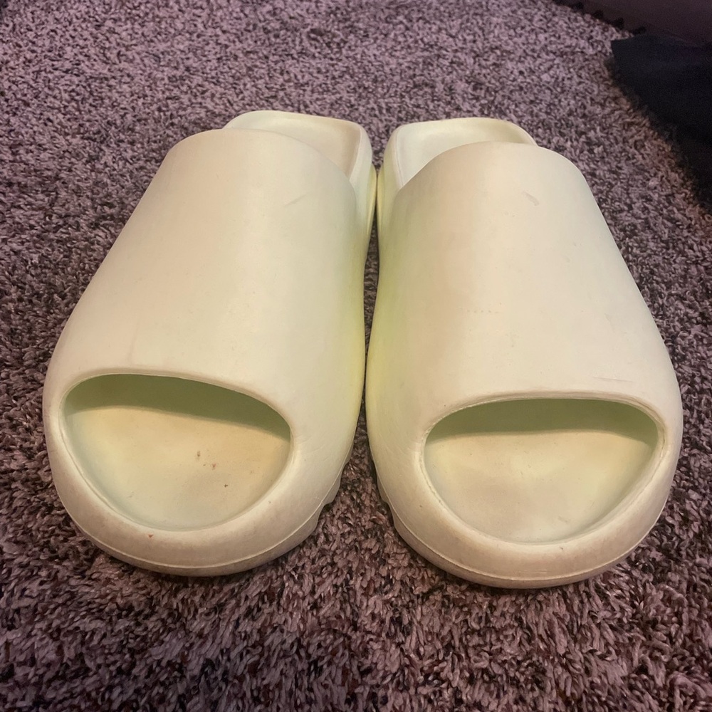 Yeezy slides green SZ 11